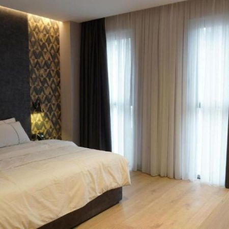 Starlight Hotel Tirana Buitenkant foto