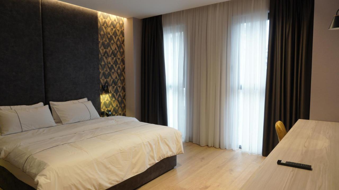 Starlight Hotel Tirana Buitenkant foto