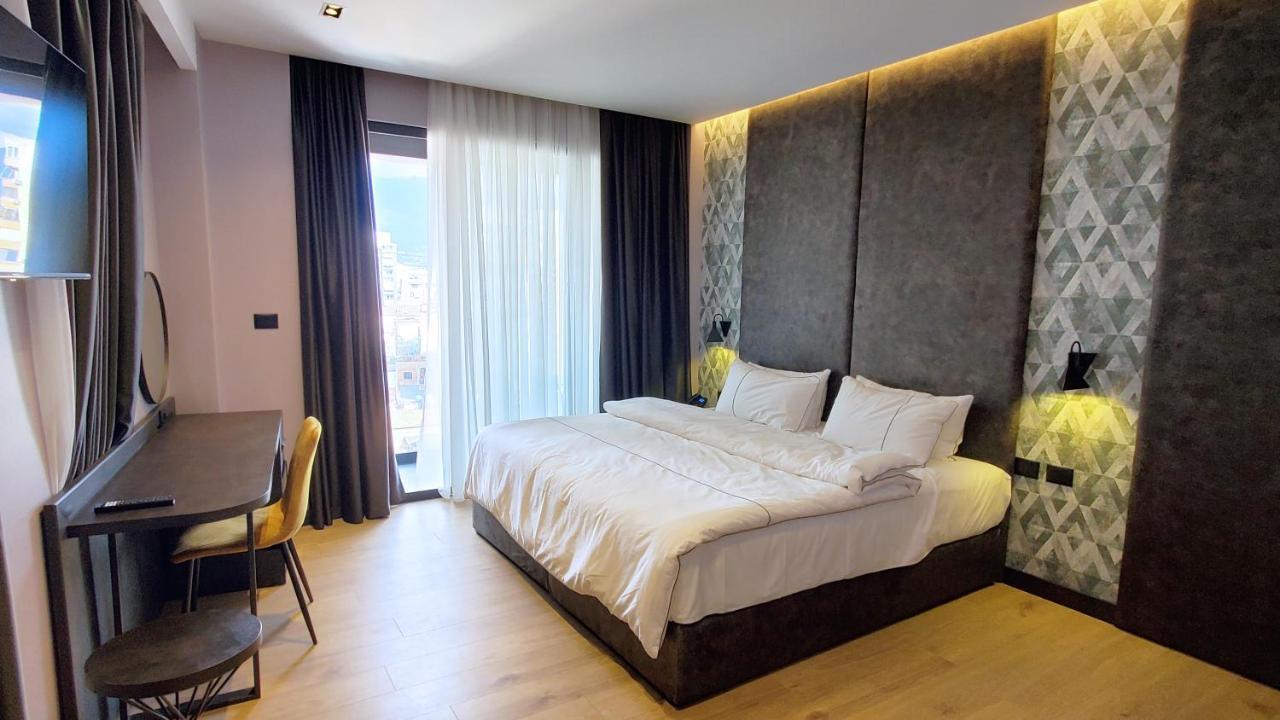 Starlight Hotel Tirana Buitenkant foto