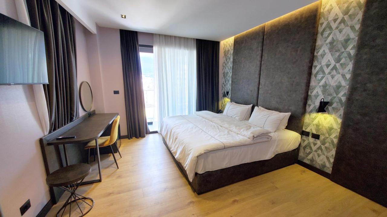 Starlight Hotel Tirana Buitenkant foto