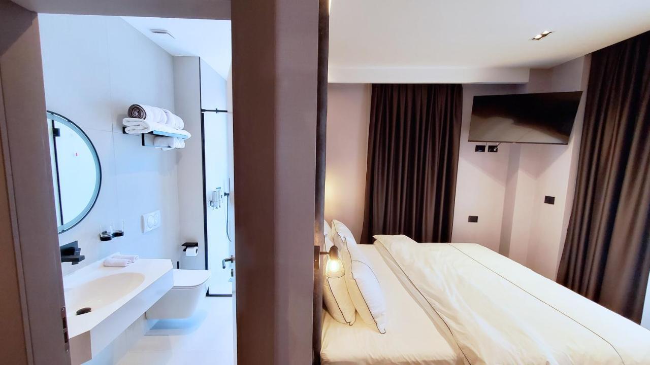 Starlight Hotel Tirana Buitenkant foto