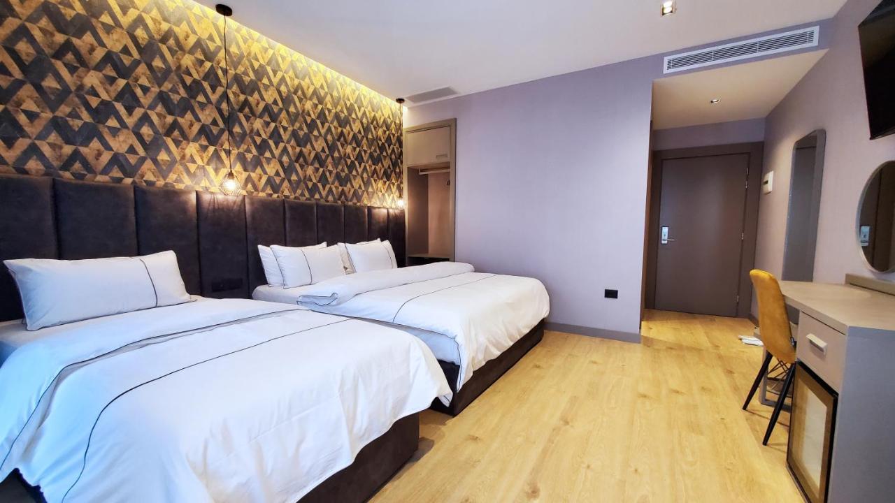 Starlight Hotel Tirana Buitenkant foto