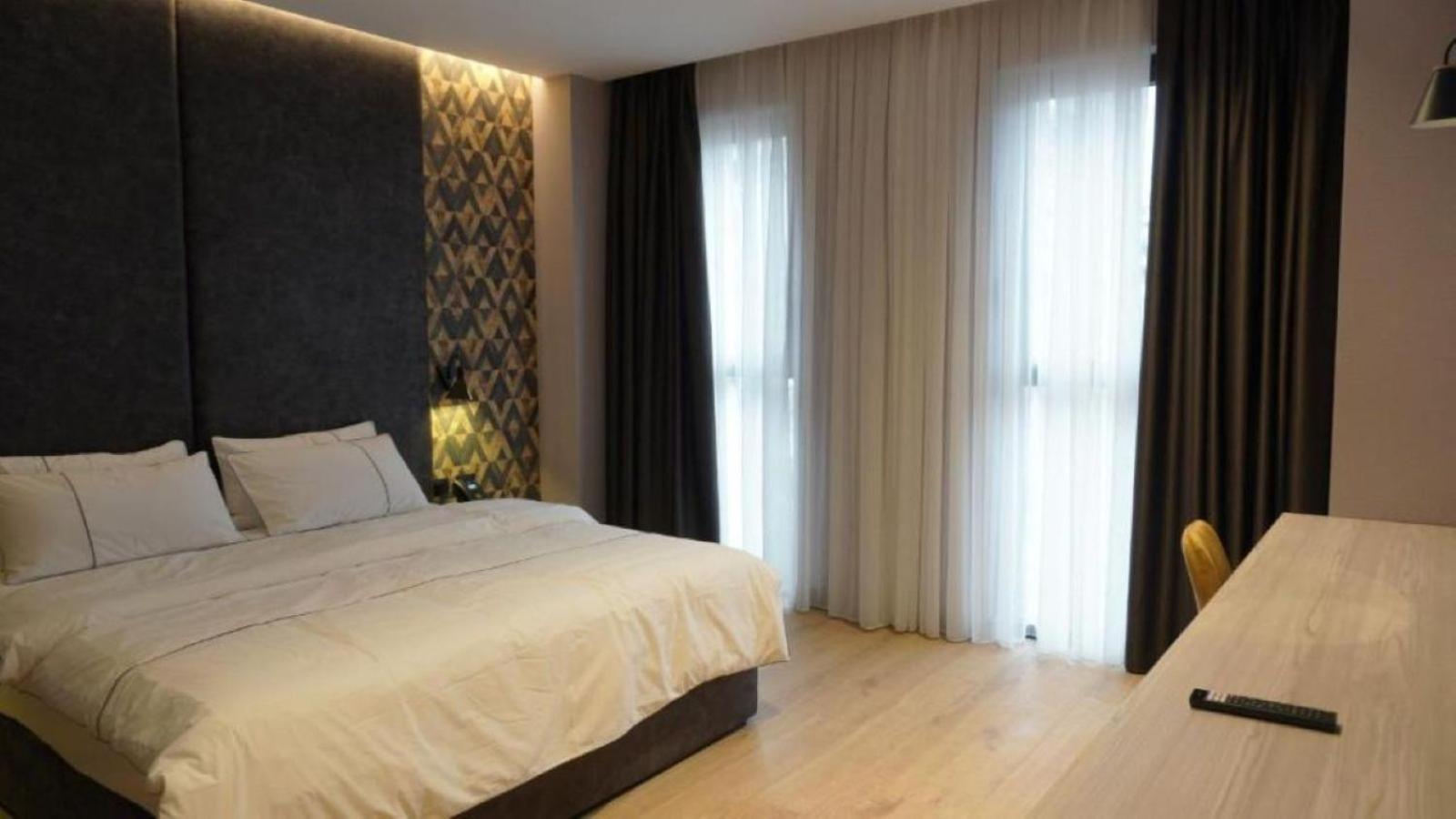 Starlight Hotel Tirana Buitenkant foto