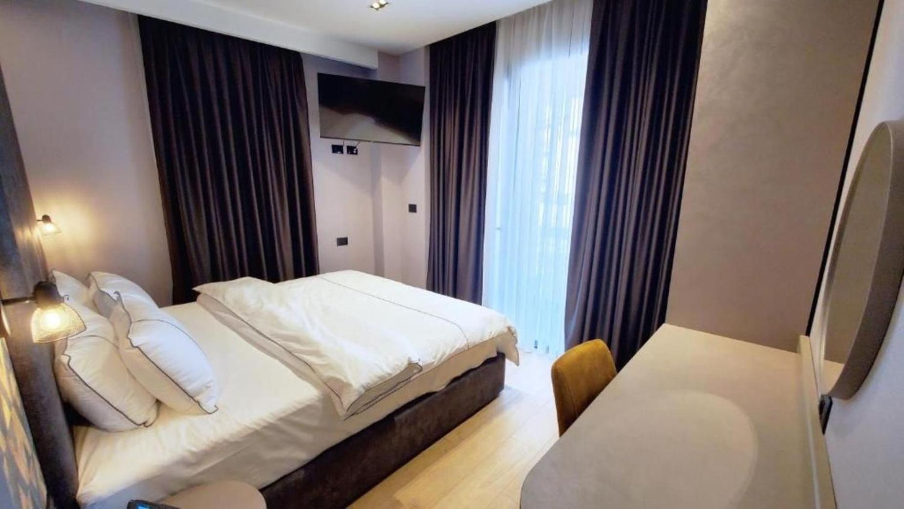 Starlight Hotel Tirana Buitenkant foto